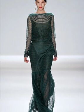 Tadashi Shoji Long Sleeve Gown Mixed Lace in Emerald Green size 8